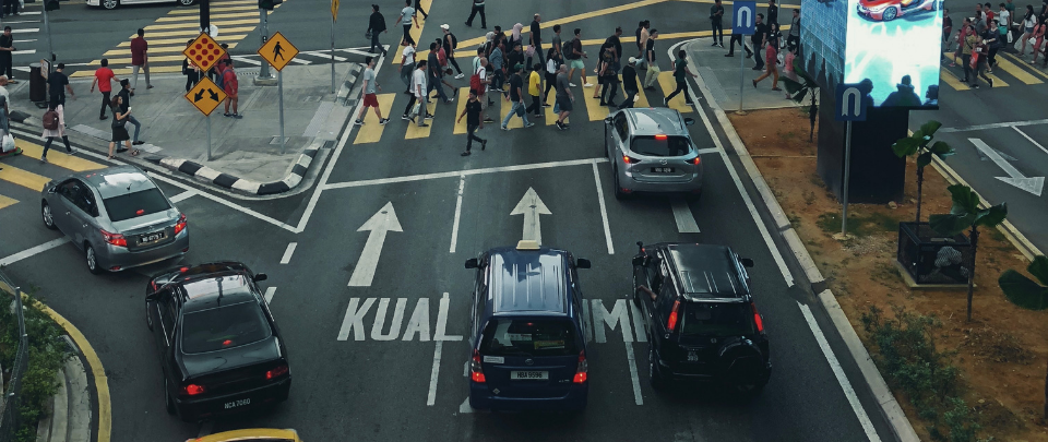 Netizens Urge Authorities To Help Traffic Light Traders